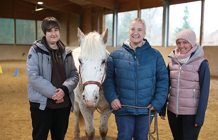 Reittherapie in Aschau mit Pferd Pepper. Foto: SLSV